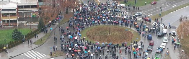 Nakon protesta u Nišu policija legitimisala novinarku “Južnih vesti”, najavili prekršajnu prijavu