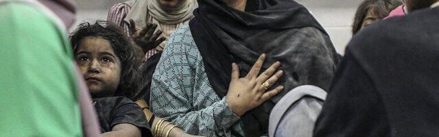 KRVAVA DECA, RANJENI LJUDI! GAĐANA BOLNICA U GAZI, POGINULO NEKOLIKO STOTINA U JAKOJ EKSPLOZIJI! Abas: Izrael je prešao sve CRVENE linije! (UZNEMIRUJUĆE FOTO)