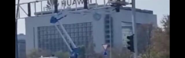 Šapić sad postavlja semafore ispred kružnog toka kod Ušća?! (VIDEO)