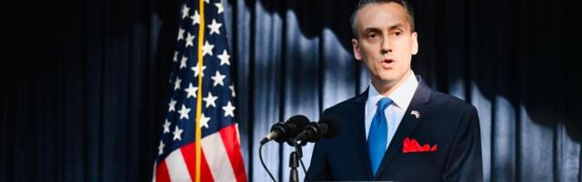 "OVA GODINA JE BILA ISTORIJSKA JER SMO RADILI NA POKRETANJU NOVE ERE ODNOSA SAD I SRBIJE": Aleksandar Titolo čestitao Novu godinu i božićne praznike (VIDEO)