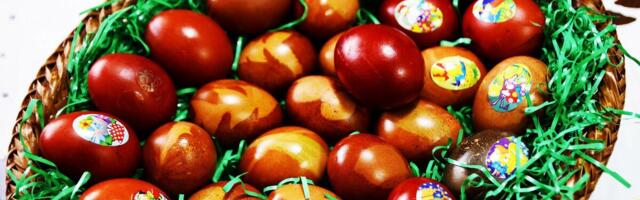 PROVERENI RECEPT SRSKIH BAKA! Za sve one koji ne vole veštačke boje - evo kako da vam JAJA budu TAMNO CRVENA