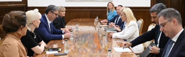 "KORISTAN I SADRŽAJAN SASTANAK O PROMOCIJI NACIONALNIH VREDNOSTI" Vučić s predstavnicima NALED-a i Etno mreže