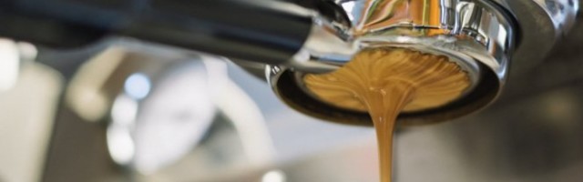 ZAŠTO NE SMETE DOZVOLITI DA VODA ZA KAFU DVAPUT PROKLJUČA? Izuzetno štetna navika za organizam