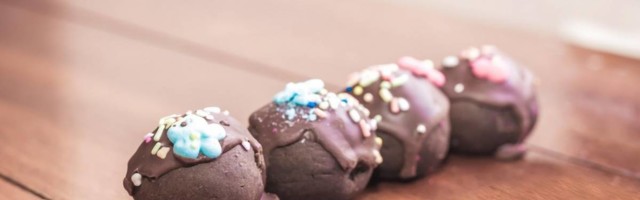 Kinder Bueno kuglice od samo četiri sastojka su poslastica leta, a uz to se i ne peku