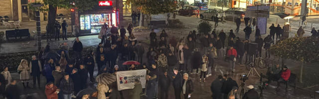 PUKAO PROTEST U KRALJEVU:  Gospodine Matoviću, nokautirani ste, jer se na izborima broje glasovi a ne lajkovi! (FOTO)