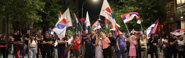 Zašto među „čuvarima“ stranačkih prostorija nema gradonačelnika Dašića i drugih visokih funkcionera SNS-a?