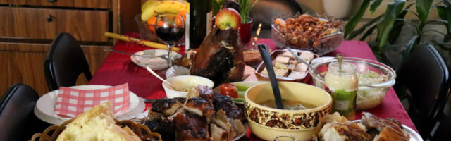 DA LI NA BOŽIĆNOJ TRPEZI TREBA DA BUDE PRASE ILI JAGNJE: Jednom za svagda rešena dilema!