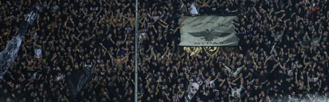 NESTVARNE SCENE IZ SOLUNA - KAMEN BI ZAPLAKAO: Navijači PAOK -a zapalili stadion zbog svoje   preminule braće!