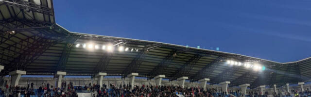POGLEDAJTE HAOS IZA SEVERA! Pojavio se snimak tuče delija i policije ispred stadiona u Loznici! (VIDEO)