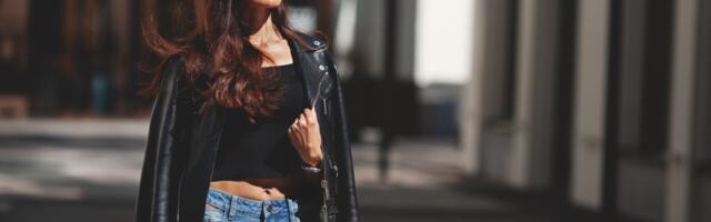 Farmerke + crni top - najomiljenija kombinacija fashionista za ovo proleće