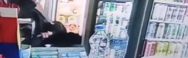 Nožem pretio radnici da mu da novac (VIDEO)
