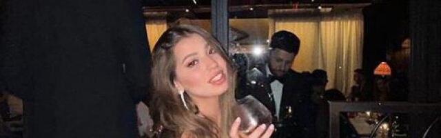 KAKO DA IH ODBIJE NA VEČERI U PARIZU! Instruktorka plesa i drugarica, a U SREDINI NOLE! Tražile selfi i dobile ga! (FOTO)