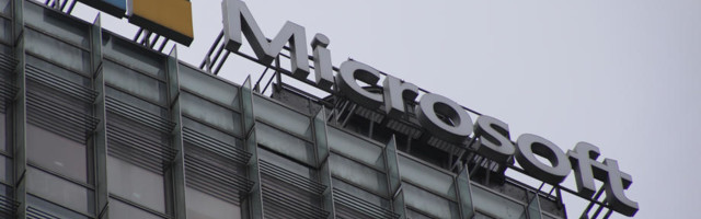 Majkrosoft 10. septembra pušta u prodaju mobilni telefon sa dva ekrana