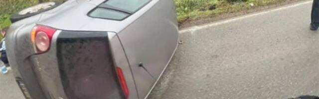 STRAVIČAN UDES KOD LAZAREVCA: Automobil završio prevrnut! (FOTO)