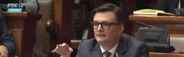 JOVANOV ODGOVORIO TEPIĆ: "Da si više čitala Poslovnik, a manje ga koristila da njime lupaš po klupi, možda bi bilo bolje"