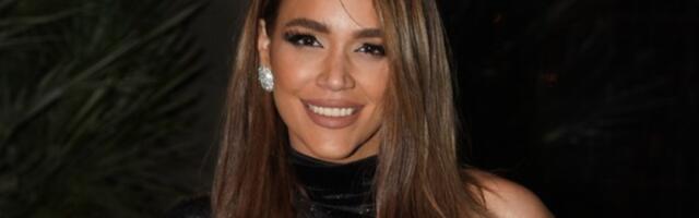 Marija Mikić legla na stenu pa je zapljusnuo talas: Vrela fotka pevačice u kupaćem "zapalila" mreže (FOTO)