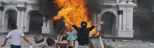 DEMONSTRANTI ZAPALILI SUPRUGU BIVŠEG PREMIJERA! Stravične scene iz glavnog grada! Prvo uništili parlament, pa ubili nesrećnu ženu (UZNEMIRUJUĆI SNIMAK)