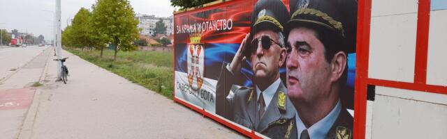 Na kontejnerima za smeštaj radnika privatne firmem, kojoj vlast pomaže, zalepljen bilbord sa slikama Pavkovića i Lazarevića