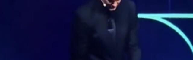 SKANDAL NA ŽREBU ZA SP: Pogledajte šta čovek radi sa kuglicom - SVE JE NAMEŠTENO? (VIDEO)