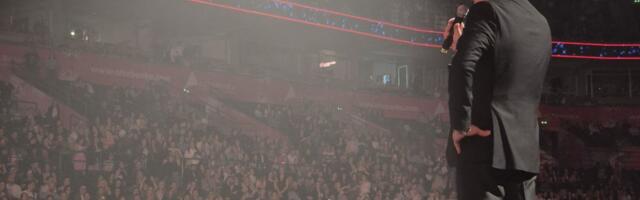 Georgiev za 3 meseca 4. put napunio Beogradsku Arenu: Jedna žena mu je večeras donela specijalan poklon