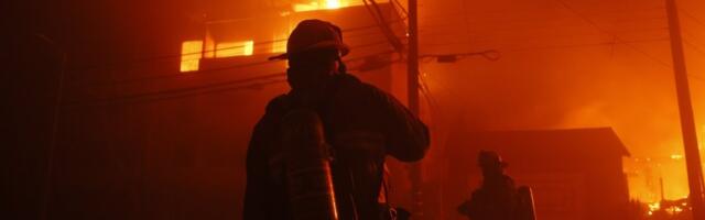 Stravičan požar u Tirani, gori čuveni kompleks, veliki broj povređenih! (VIDEO)