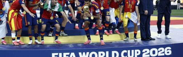 "Pusti me bre, Đani, ja sam ovo osvojio!" Infantino uzaludno molio Trampa da ode iz kadra /VIDEO/