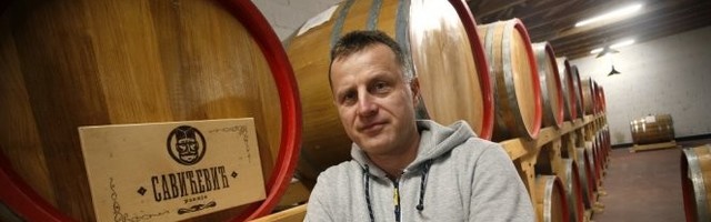 Tužilaštvo saslušalo osumnjičenog za krađu 2.000 litara Putinove rakije iz destilerije u Ivanjici!