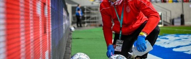 Prvi dan Bundeslige: Slavlje na distanci, asepsol na loptama, rastojanja na klupi i otpozdrav praznim tribinama (FOTO)