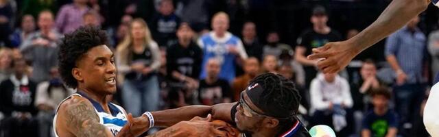 Bizarna scena na meču NBA lige: Žena se lepkom ZALEPILA ZA PARKET zbog gazde kluba /VIDEO/