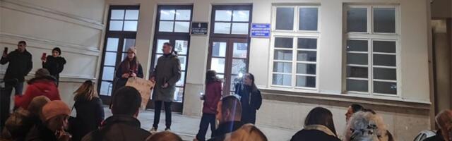 Vučić pomilovao pomoćnog radnika škole koji je napao profesorke, a protiv njega nije pokrenut postupak?!