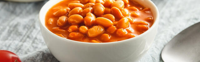 SKUVALA MU PASULJ SA SLANINOM PA POKUŠALA DA GA UBIJE! Žena otrovala muža jedićem – završio u komi, umešane dve žene