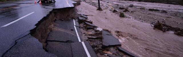 OPASAN SCENARIO se upravo odigrava u Kaliforniji: Naređene evakuacije, prognoze su veoma mračne, ima i mrtvih!