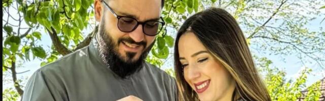 Danica Crnogorčević sa SUPRUGOM SVEŠTENIKOM UZGAJA DOMAĆA JAJA, dom PUN IKONA I UKRASA - a evo KO JE ODNEO POBEDU U KUCANJU! (VIDEO)