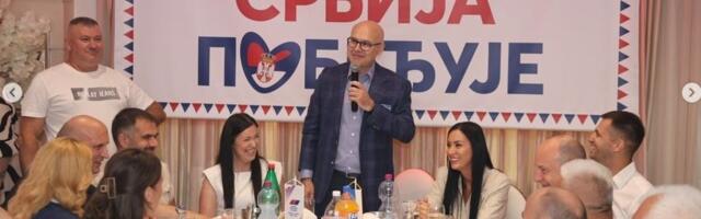 Vučević održao sastanak sa polaznicima Akademije mladih lidera, ali se na fotografiji vidi i jedan ministar