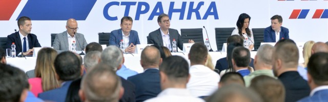 Danas: SAD i EU više nemaju strpljenja za vladavinu SNS-a