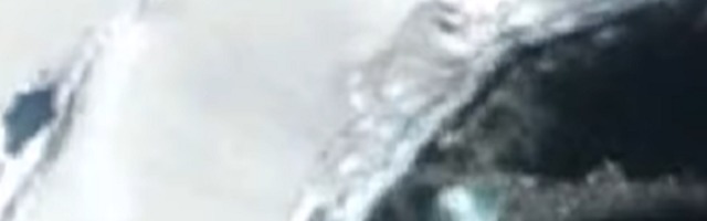 Preko "Google Earth" otkriven misteriozni objekat kako izviruje ispod leda na Antarktiku (FOTO/VIDEO)