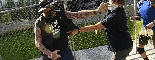 Privatni čuvar uhapšen zbog ubistva čoveka za vreme rivalskih protesta u Denveru