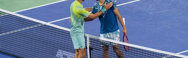 Strastvenim poljupcem sa bivšom slavio trijumf! Sada staje na crtu Đokoviću! (FOTO)