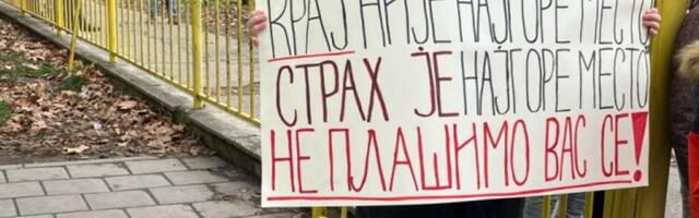 AFP: Prosvetari nedeljama bez plate jer im je Vučić obećao "krompir"