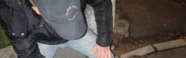 Strava i užas na Lionu: Blokaderi isprskali čoveka suzavcem jer je nosio kačket "Vučić tim" (VIDEO)