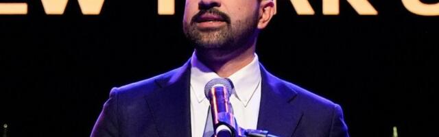 PRVI MUSLIMANSKI GRADONAČELNIK NJUJORKA PREUZEO DUŽNOST! Imigrant iz Ugande ušao u istoriju