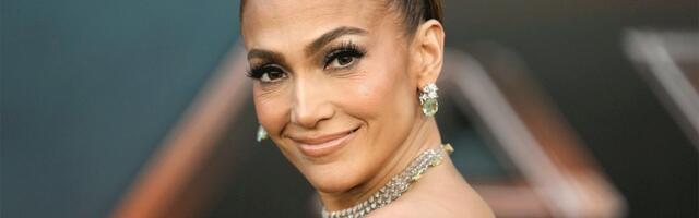 Džej Lo postala predmet sprdnje na mrežama: “Šminkerka je voli koliko i mi” (VIDEO)