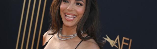 Nikad dublji dekolte: Eva Longorija zasijala kao boginja u haljini koja ističe sve njene atribute