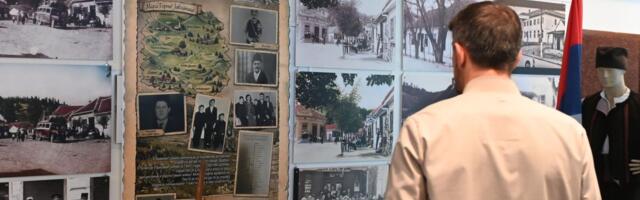 Veljko Paunović došao u Pusto Šilovo u čast svog oca, stao kod jedne fotke i nije mogao da sakrije emocije
