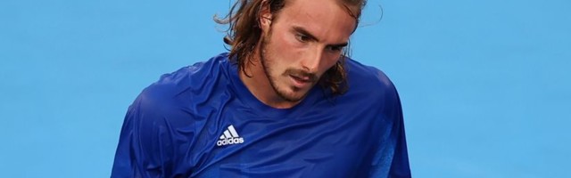 Cicipas se mučio, ozbiljno visio, pa prošao u drugo kolo