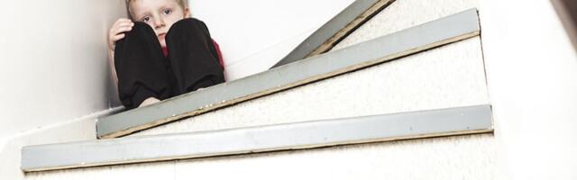 10 pokazatelja emotivnog zanemarivanja u detinjstvu