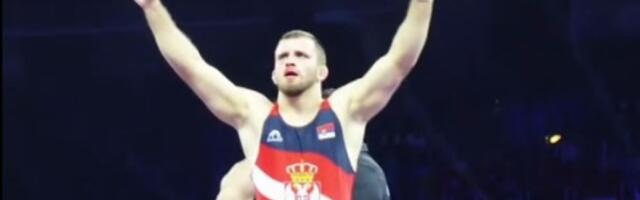 Srpski rvač podigao tri prsta posle zlata u Zagrebu - Hrvati traže kaznu