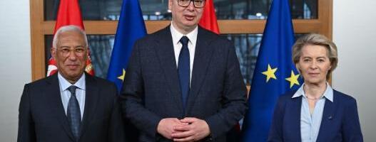 VELIKA ČAST ZA SRBIJU, VUČIĆ U BRISELU SA URSULOM FON DER LAJEN I ANTONIOM KOŠTOM Predsednik Srbije sam na večeri sa dvoje najvažnijih ljudi u EU