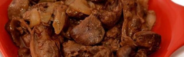 Džigerica vam je gorka i žilava? Pospite je tokom prženja ovim prahom, biće nikad lepša