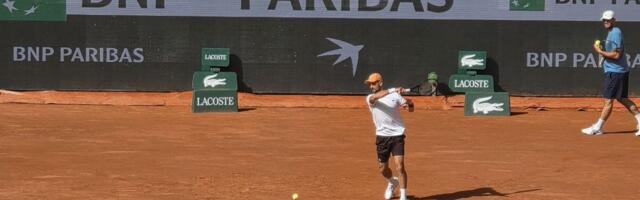 Novak trenirao na RG sa srpskim teniserom, Hamad i Đoković se pred brojnom publikom spremaju za start turnira